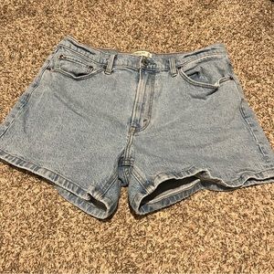 Abercrombie Mom Short High Rise